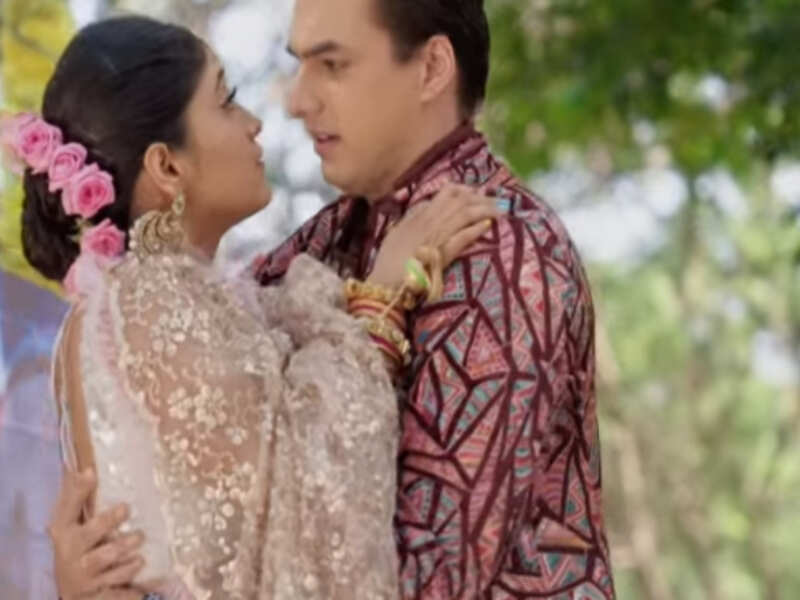 naira lehenga in yrkkh