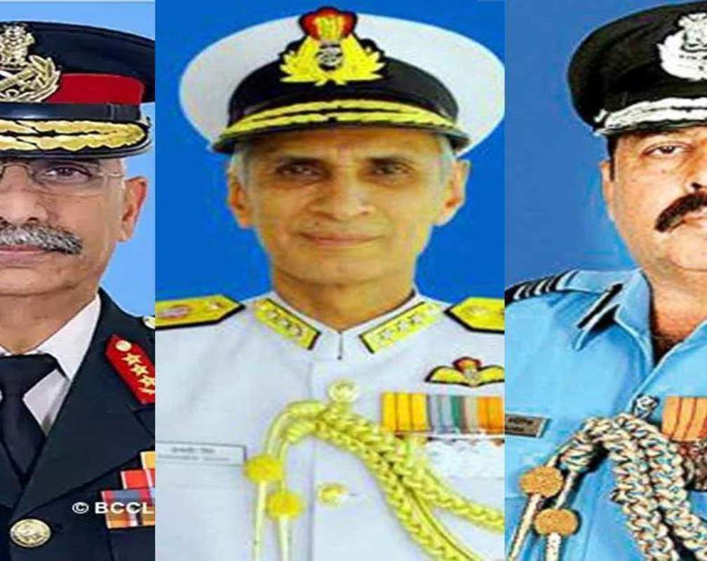 
Coursemates reunite as three Indian Service chiefs
