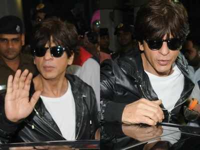 Shah Rukh Khan and Juhi Chawla spotted at the Kolkata airport