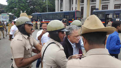 CAA protests: Historian Ramachandra Guha detained in Bengaluru