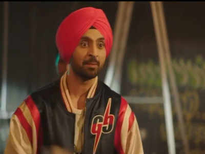 Vicky Kaushal jamming to Diljit Dosanjh's song 'Champagne' in the car is  setting the weekend mood, watch video : Bollywood News - Bollywood Hungama