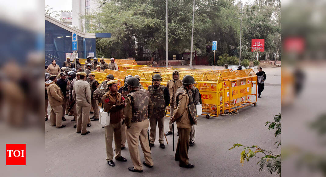 CAA Protest in Delhi: Services at all Delhi Metro stations resume after ...