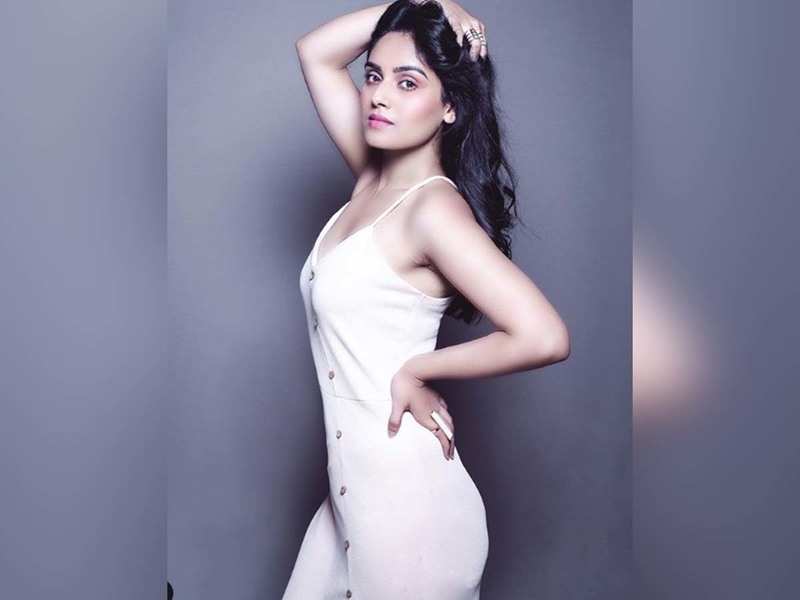 Photo Alert Pallavi Patil Flaunts Her Envious Figure In A White