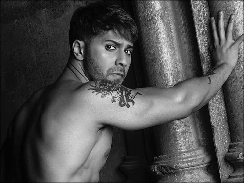 Fans say 'hey hottie' as Varun Dhawan flaunts his chiselled body in THIS  monochrome click | Hindi Movie News - Times of India