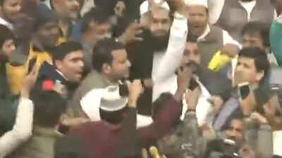 Anti-CAA stir: People stage massive protest outside Jama Masjid in Delhi