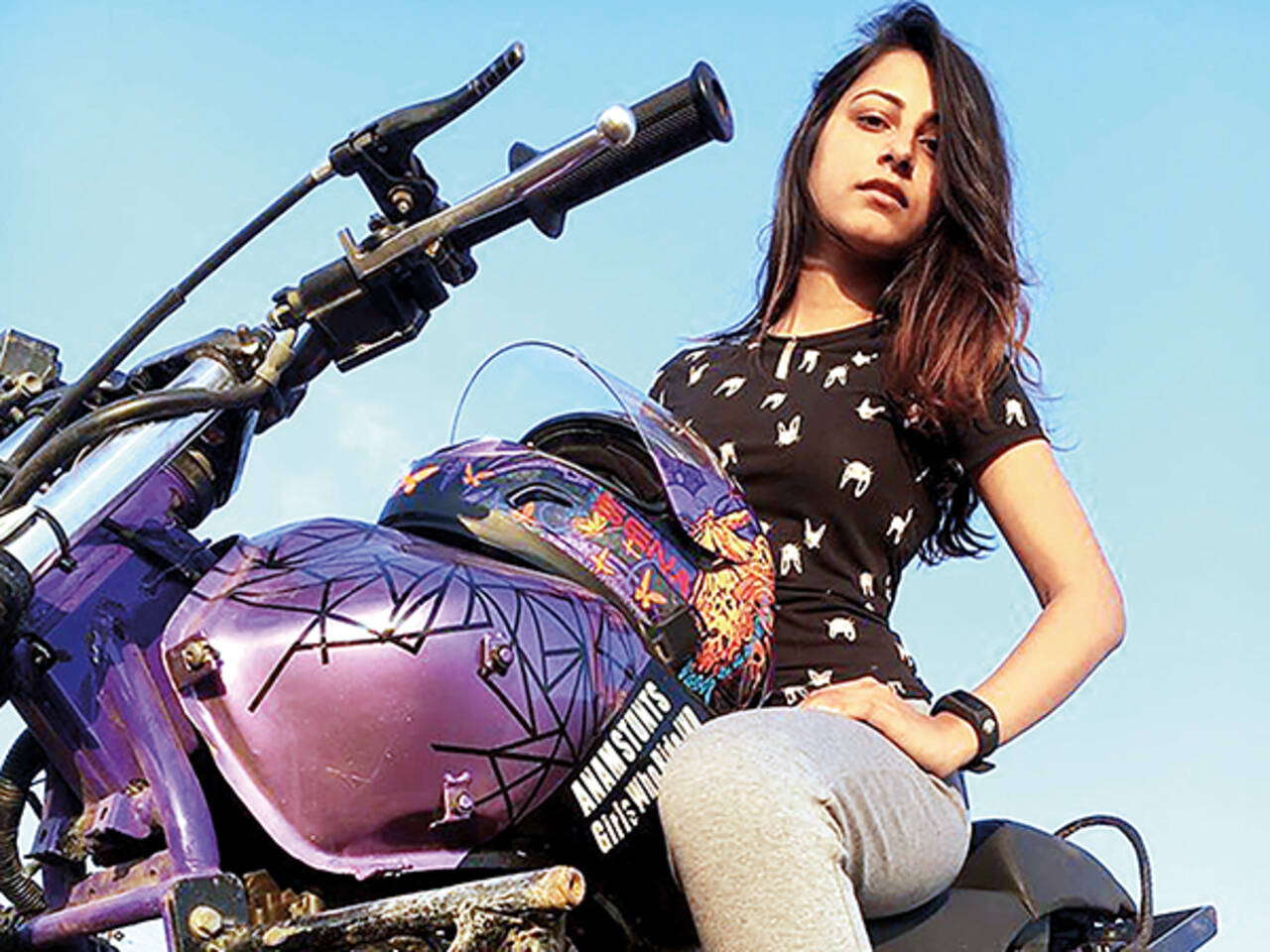 Details more than 129 best pose on bike xkldase.edu.vn