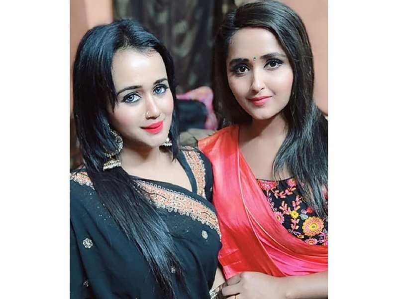 Kajal Raghwani Shares Pretty Pictures With Bff Gunjan Pant Bhojpuri