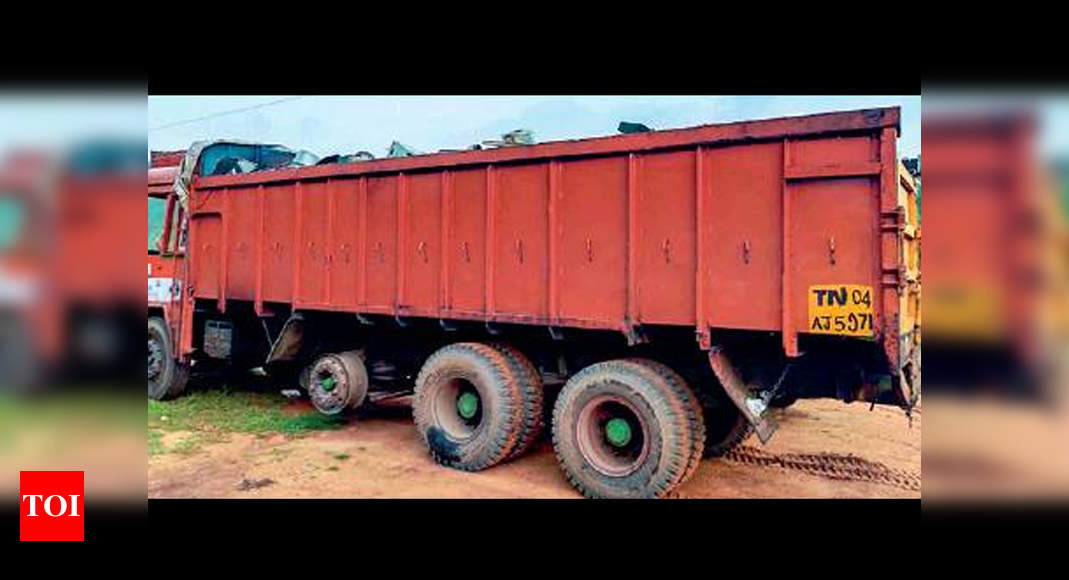 tamil-nadu-defence-contractor-caught-taking-away-28-000kg-scrap