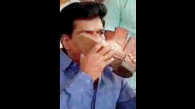 Andhra MP licks cop boots in protest against Diwakar Reddy’s comments