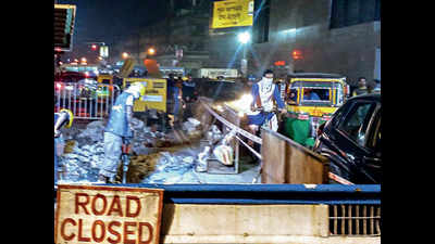 Traffic curbs at Phoolbagan for pipe repair post East-West work
