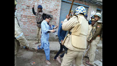 Violence and stampede in Kashi after Friday namaz