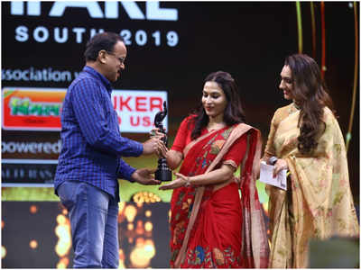 66th Yamaha Fascino Filmfare Awards South 2019: Dhanush & Vijay Sethupathi win Best Actor In A Leading Role (Male) Award