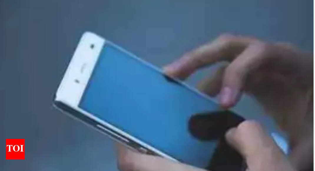 Net blocked, protesters use offline chat apps