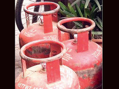 Two Challaned For Selling Underweight Lpg Gas Cylinders