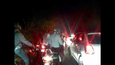 Secunderabad: Lack of lights on Gough Road leaves commuters in the dark