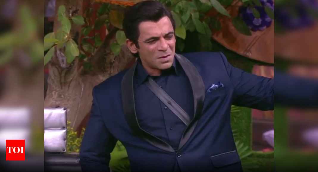 Bigg Boss 13 Sunil Grover copies Salman Khan throws coat and