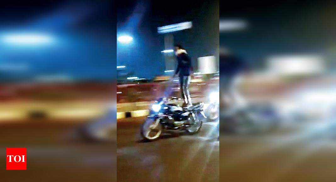 Video Of Bikers Performing Stunts On Road Goes Viral Surat News Times Of India 9879