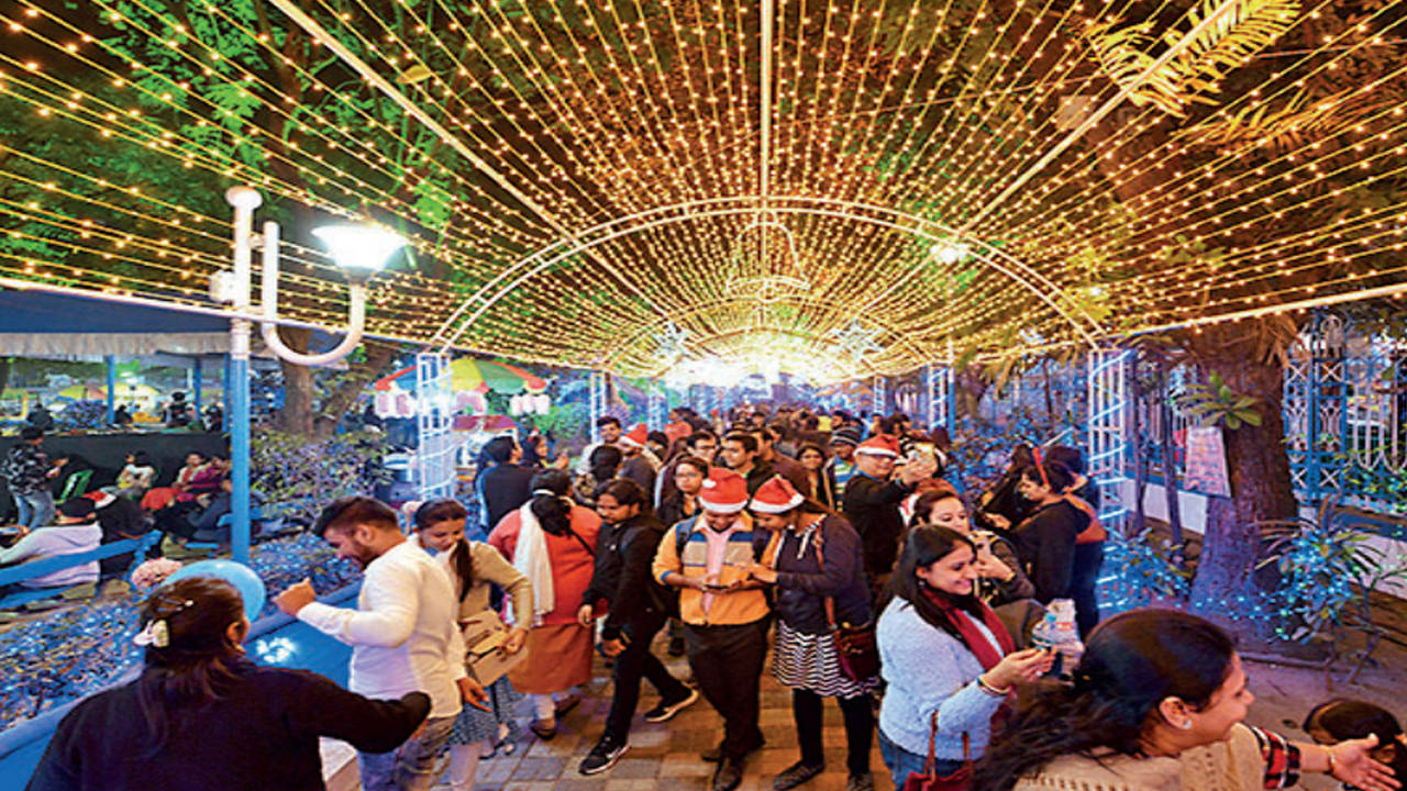 Kolkata Park Xx Video - Kolkata: Buzz back on Park Street ahead of Christmas | Kolkata News - Times  of India