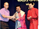 Pt Sunilkant Gupta receives award for his music