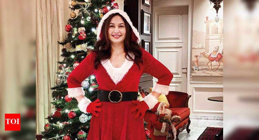 How Bout A Hand For Mrs Claus Events Movie News Times Of India