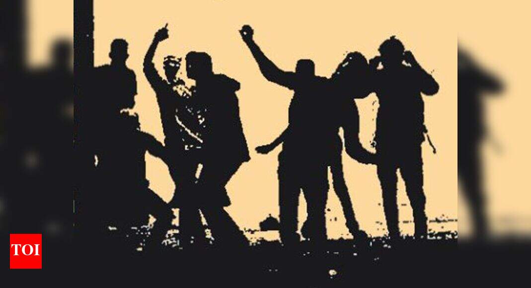 Rival student groups clash over putting up banners | Vadodara News ...