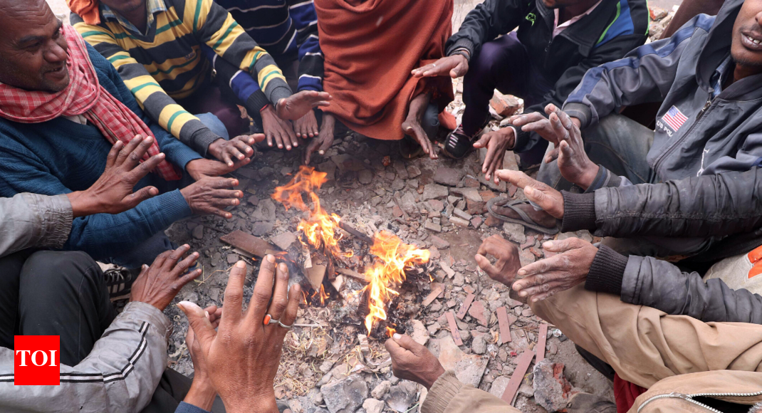 Cold grips north, water lines freeze in Srinagar