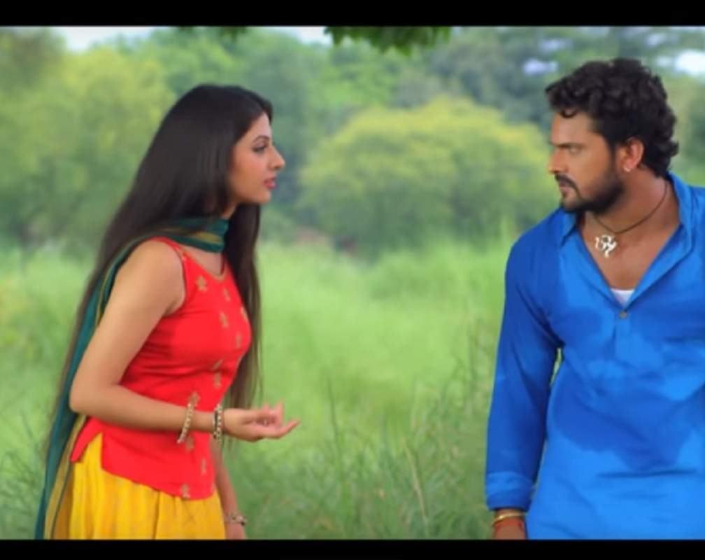 
Watch: Bhojpuri Song 'Mausam Suhana Aa Gayil' from 'Damru' Ft. Khesari Lal Yadav and Yashika Kapoor
