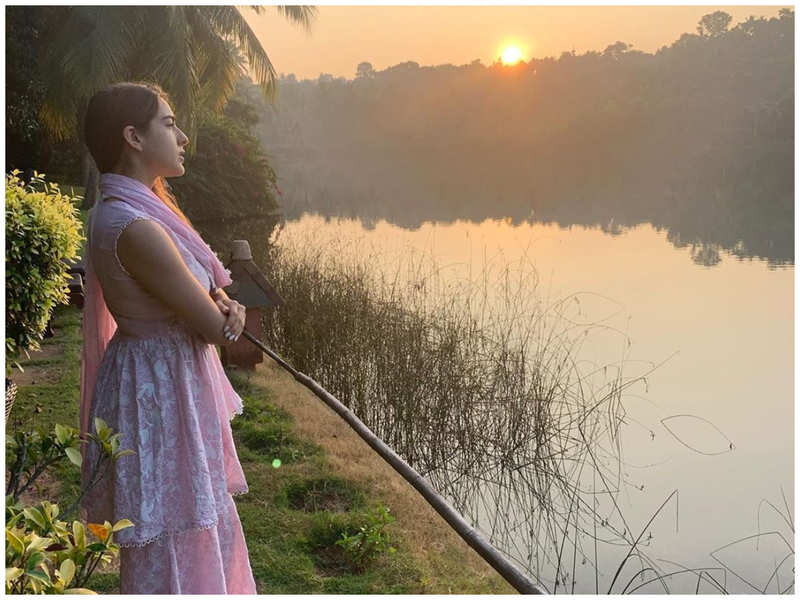 Sara Ali Khan basking in the early morning sun at the backwaters will make  you go green with envy; view pics | Hindi Movie News - Times of India
