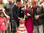 Salman Khan cuts his birthday cake with little Ahil, see inside pictures