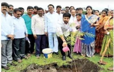 Kolhapurians plant trees to save the environment