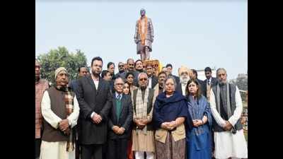 Nitish Kumar unveils life-size statue of Arun Jaitley on his birth anniversary in Patna