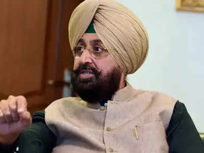 Bajwa now involved in Congress poster war
