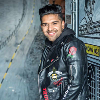 Guru Randhawa gave his family a heartfelt gift and won all our heartsÂ -  The Live Nagpur