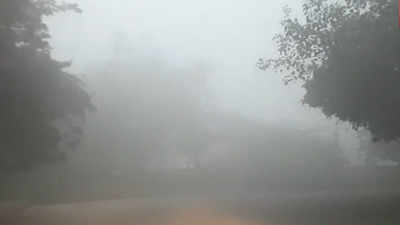 Residents of Delhi-NCR witness foggy morning; flight operations affected