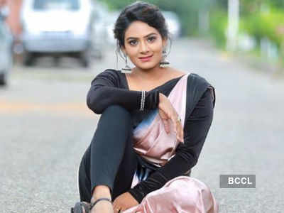 TV industry doesn’t encourage Telugu actresses: Actress Sunandha Malasetti