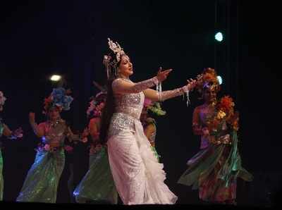 Hema Malini garners praises for her graceful performance