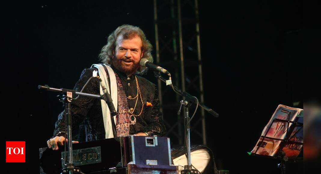 Hans Raj Hans created magic on stage | Events Movie News - Times of India