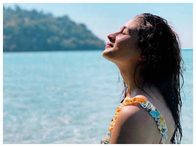 Alia Bhatt’s sun-kissed beach picture is sure to brighten up your day!