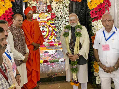 PM Modi pays respect to spiritual leader at Siddaganga Math