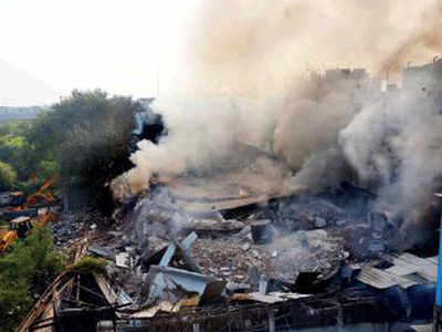 Delhi: Firefighter dies battling blaze in battery factory, 17 rescued