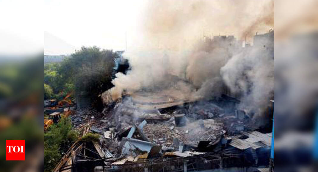 Delhi Factory Fire Firefighter dies battling blaze in battery factory