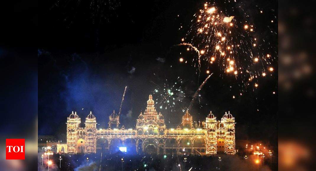 Display of fireworks at Mysore Palace leaves revelers spellbound