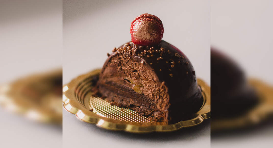 Holiday Pudding Cake Recipe: How to make Holiday Pudding Cake Recipe at Home | Homemade Holiday Pudd