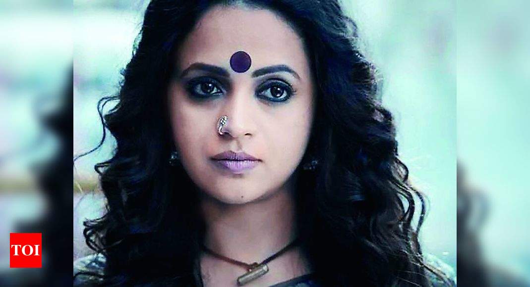 Bhavana Gets An Intriguing Makeover For Her Next Kannada Movie News Times Of India