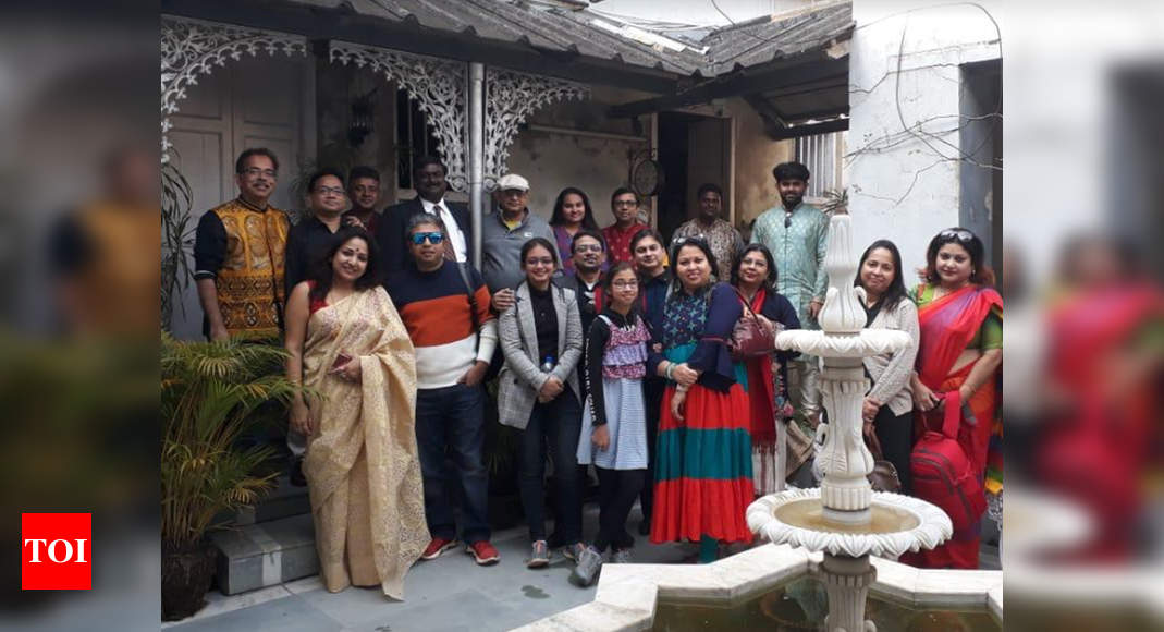 Bengalis From Around The World Explore Kolkata S Heritage On The River Bank Kolkata News Times Of India