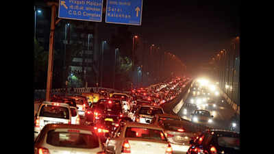 Delhi: Kalindi Kunj road shut, ripple effect on Barapullah
