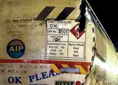 Tanker leak causes panic on NH-48 | Vadodara News - Times of India