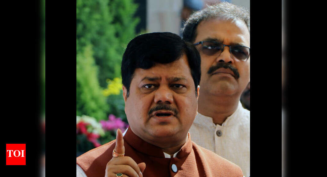 Maharashtra: Government must not halt projects started by BJP, says ...