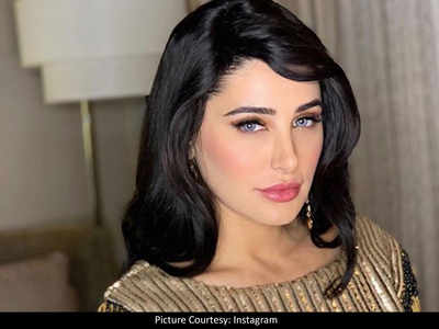 'Rockstar' actress Nargis Fakhri looks nothing less than an Egyptian goddess; view picture