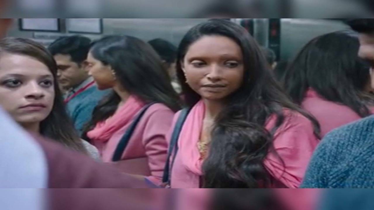 Deepika Padukone seen in schoolgirl avatar in leaked video from Chhapaak  sets. Watch here | Bollywood - Hindustan Times